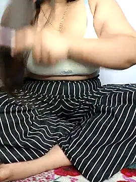 tanvihot2 online show from February 17, 2026, 3:09 pm