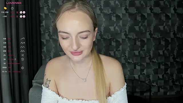 Snapshot of A_delina chatting on November 4, 2025, 1:37 pm A delina online show from November 4, 2025, 1:37 pm