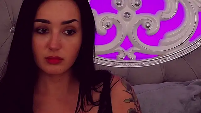 KimKhallifa online show from March 7, 2025, 10:35 am