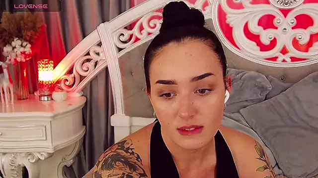 KimKhallifa online show from March 3, 2025, 11:33 am