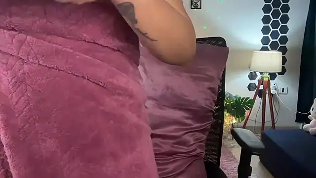 roseofvenom online show from March 9, 2026, 7:50 pm