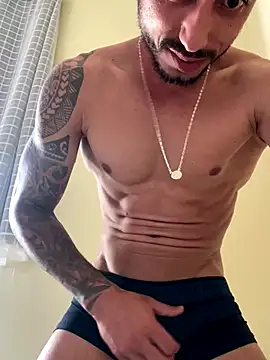 Snapshot of M1chup chatting on October 3, 2025, 7:37 pm M1chup online show from October 3, 2025, 7:37 pm