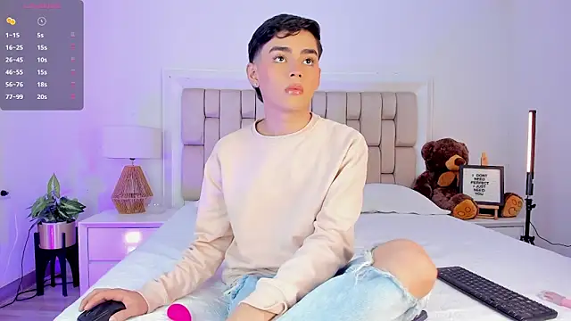 Maxi little online show from December 4, 2025, 9:25 pm