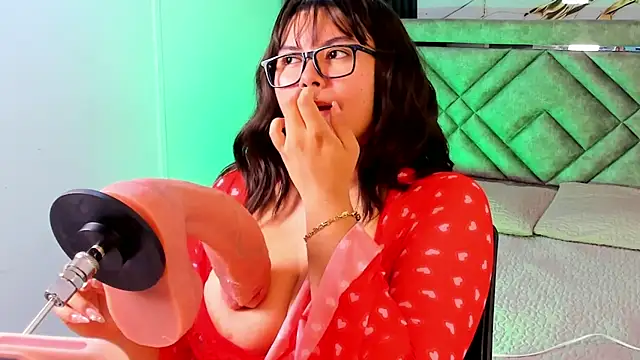 Snapshot of Geabloom chatting on November 24, 2025, 1:00 pm Geabloom online show from November 24, 2025, 1:00 pm