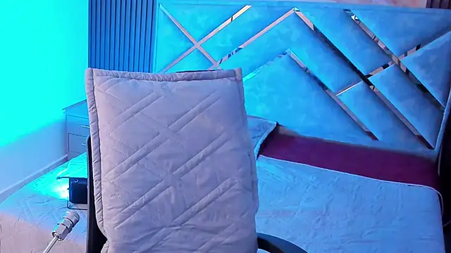 Snapshot of Geabloom chatting on October 24, 2025, 11:20 am Geabloom online show from October 24, 2025, 11:20 am