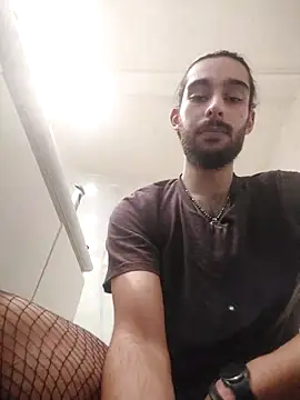 Levi Latino online show from November 7, 2025, 9:19 pm