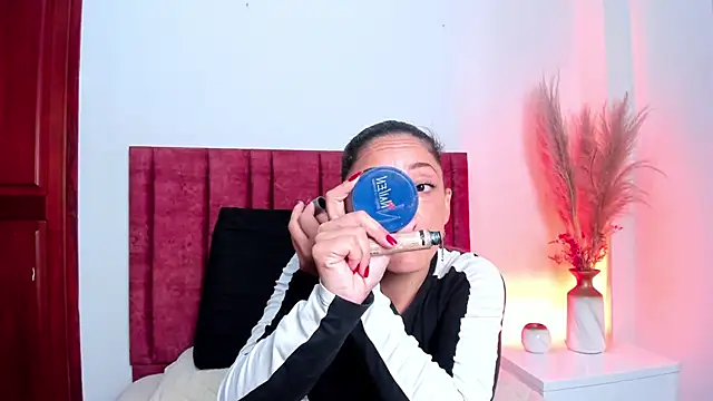 EloiseQuinn online show from October 20, 2025, 1:11 pm