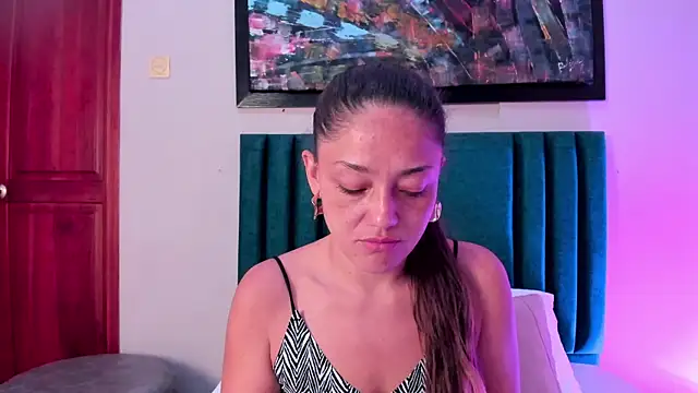 EloiseQuinn online show from October 29, 2025, 1:21 pm