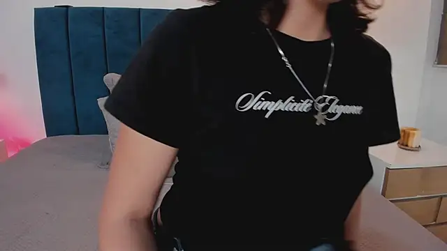 LuciaFerrero online show from September 18, 2025, 12:57 am