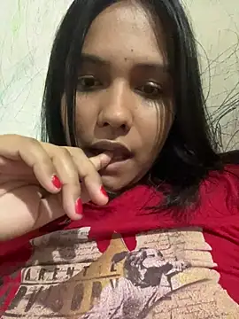 Snapshot of Ninabrunette18 chatting on July 20, 2026, 12:51 am Ninabrunette18 online show from July 20, 2026, 12:51 am