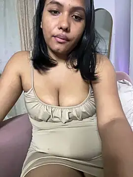 Snapshot of Ninabrunette18 chatting on July 28, 2026, 8:55 am Ninabrunette18 online show from July 28, 2026, 8:55 am