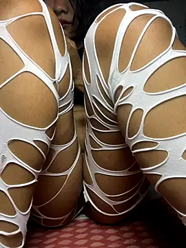 Snapshot of Ninabrunette18 chatting on November 17, 2025, 10:41 am Ninabrunette18 online show from November 17, 2025, 10:41 am