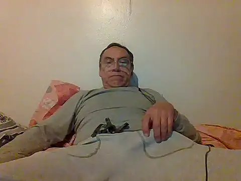santiagon2015 online show from December 26, 2024, 2:44 am