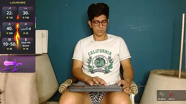 Snapshot of Noah-cock chatting on November 17, 2025, 5:00 am Noah-cock online show from November 17, 2025, 5:00 am