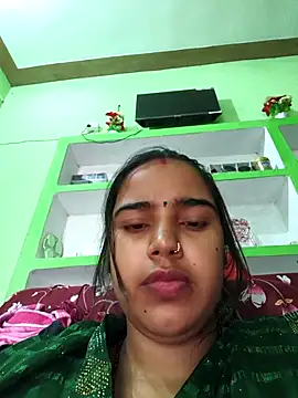 Arini Arora online show from October 8, 2025, 1:29 am