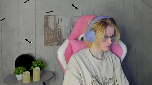 Snapshot of ElizabethHarpper chatting on November 5, 2025, 1:20 am ElizabethHarpper online show from November 5, 2025, 1:20 am