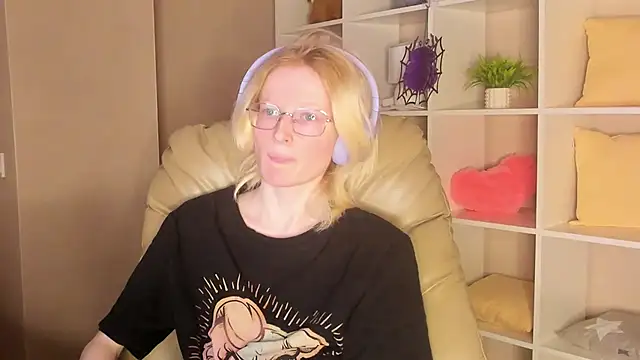 Snapshot of ElizabethHarpper chatting on November 3, 2025, 1:11 am ElizabethHarpper online show from November 3, 2025, 1:11 am