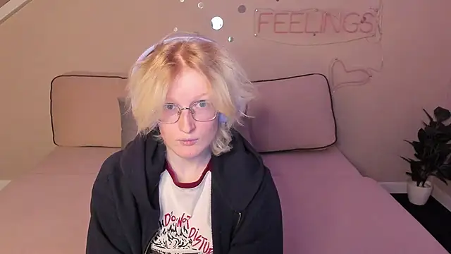 Snapshot of ElizabethHarpper chatting on September 10, 2025, 1:04 am ElizabethHarpper online show from September 10, 2025, 1:04 am