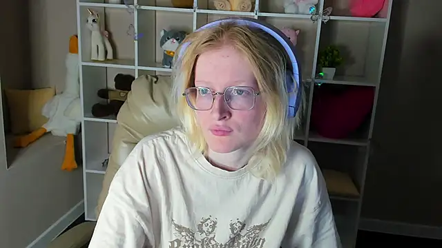 Snapshot of ElizabethHarpper chatting on December 15, 2025, 1:00 am ElizabethHarpper online show from December 15, 2025, 1:00 am