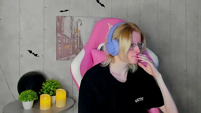 Snapshot of ElizabethHarpper chatting on November 4, 2025, 1:09 am ElizabethHarpper online show from November 4, 2025, 1:09 am