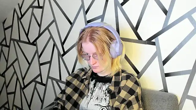 Snapshot of ElizabethHarpper chatting on November 7, 2025, 1:32 am ElizabethHarpper online show from November 7, 2025, 1:32 am