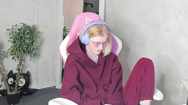 Snapshot of ElizabethHarpper chatting on December 1, 2025, 1:06 am ElizabethHarpper online show from December 1, 2025, 1:06 am