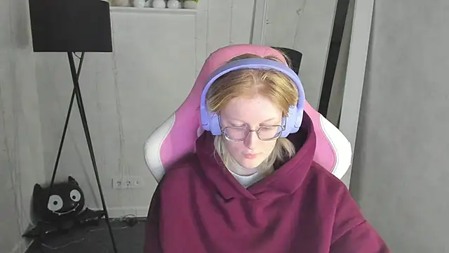 Snapshot of ElizabethHarpper chatting on December 4, 2025, 1:04 am ElizabethHarpper online show from December 4, 2025, 1:04 am