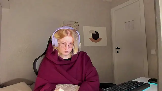 Snapshot of ElizabethHarpper chatting on November 10, 2025, 1:21 am ElizabethHarpper online show from November 10, 2025, 1:21 am