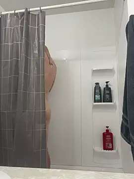 Snapshot of tcadle1824 chatting on December 27, 2024, 4:32 pm tcadle1824 online show from December 27, 2024, 4:32 pm