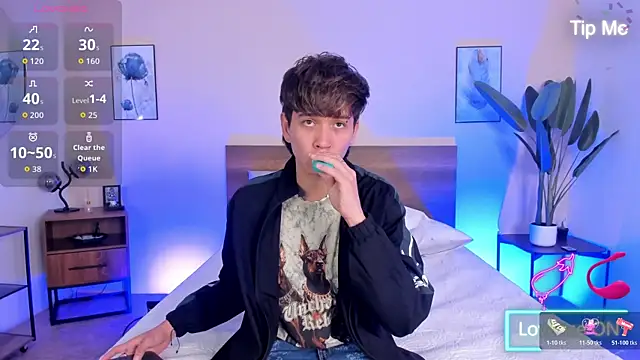 Snapshot of Brian-Ausslos chatting on December 14, 2025, 4:40 am Brian-Ausslos online show from December 14, 2025, 4:40 am