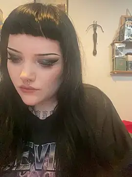 Gothicsiren online show from February 17, 2025, 3:33 pm