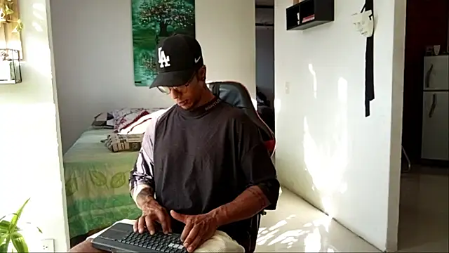 Snapshot of Adam_Valenciia chatting on August 7, 2026, 9:32 pm Adam Valenciia online show from August 7, 2026, 9:32 pm