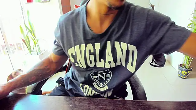 Adam Valenciia online show from October 24, 2025, 3:44 pm