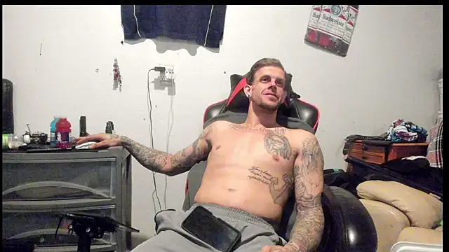 Snapshot of JamesMichael88 chatting on March 4, 2025, 2:38 am JamesMichael88 online show from March 4, 2025, 2:38 am