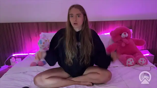 Snapshot of BabyMelie chatting on December 20, 2025, 9:34 am BabyMelie online show from December 20, 2025, 9:34 am