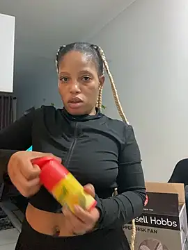 Snapshot of Thando04 chatting on February 5, 2026, 5:42 pm Thando04 online show from February 5, 2026, 5:42 pm