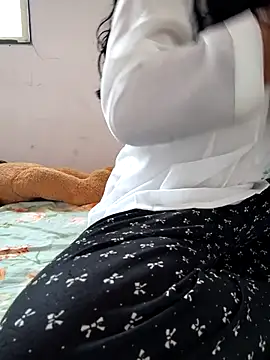 lovelygirl4567 online show from May 1, 2026, 5:34 am