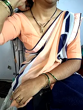 lovelygirl4567 online show from January 6, 2026, 5:33 am