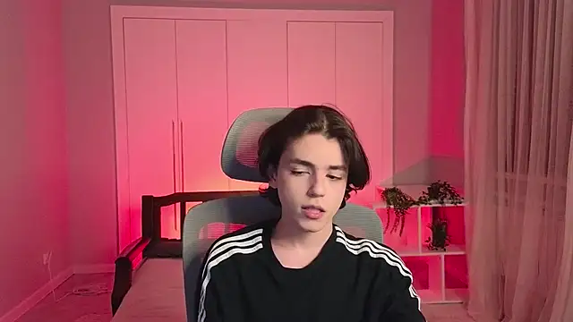 Snapshot of b0y_fantasy chatting on January 20, 2025, 7:57 pm b0y fantasy online show from January 20, 2025, 7:57 pm