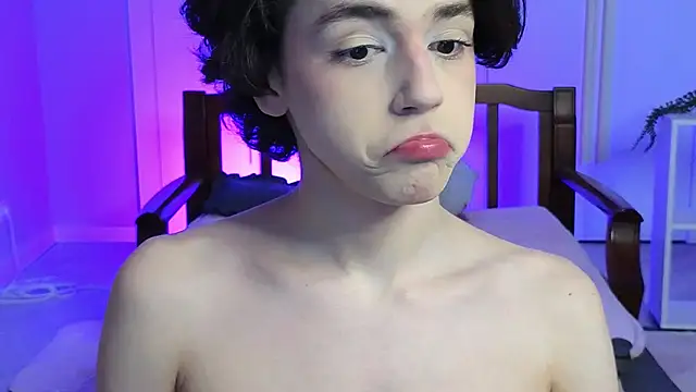 Snapshot of b0y_fantasy chatting on January 4, 2025, 6:40 pm b0y fantasy online show from January 4, 2025, 6:40 pm