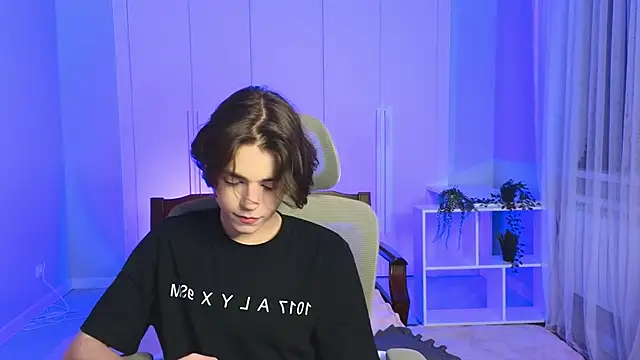 Snapshot of b0y_fantasy chatting on January 13, 2025, 7:42 pm b0y fantasy online show from January 13, 2025, 7:42 pm