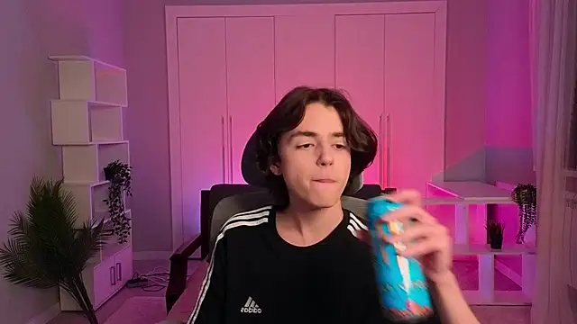 Snapshot of b0y_fantasy chatting on February 6, 2025, 6:02 pm b0y fantasy online show from February 6, 2025, 6:02 pm