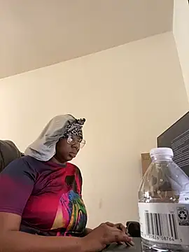 DamnBubbles online show from February 10, 2025, 6:13 pm