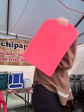 mamifresita online show from December 17, 2025, 10:15 pm