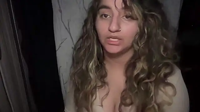 mamifresita online show from November 23, 2025, 3:49 am