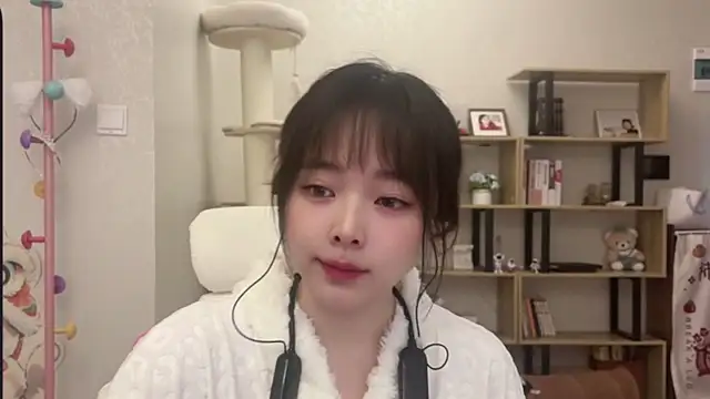 Snapshot of Chenjing0 chatting on December 5, 2025, 4:22 am Chenjing0 online show from December 5, 2025, 4:22 am