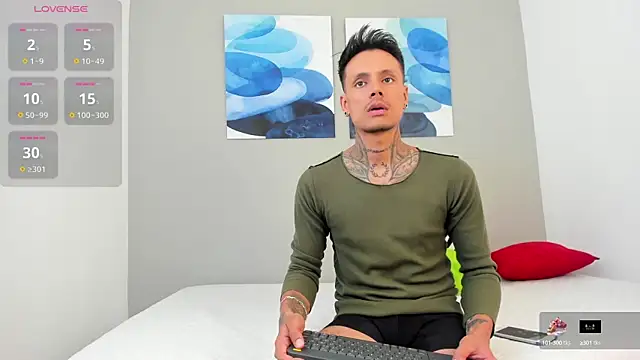 Snapshot of Emilio_Wolf chatting on January 30, 2025, 6:32 pm Emilio Wolf online show from January 30, 2025, 6:32 pm