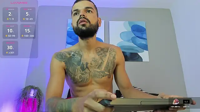 Snapshot of Emilio_Wolf chatting on March 14, 2025, 11:01 am Emilio Wolf online show from March 14, 2025, 11:01 am