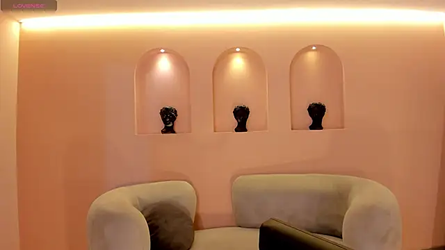 Snapshot of NiaSalvatore chatting on October 19, 2025, 11:13 am NiaSalvatore online show from October 19, 2025, 11:13 am