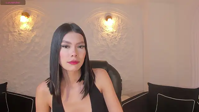 Snapshot of NiaSalvatore chatting on November 23, 2025, 11:42 am NiaSalvatore online show from November 23, 2025, 11:42 am